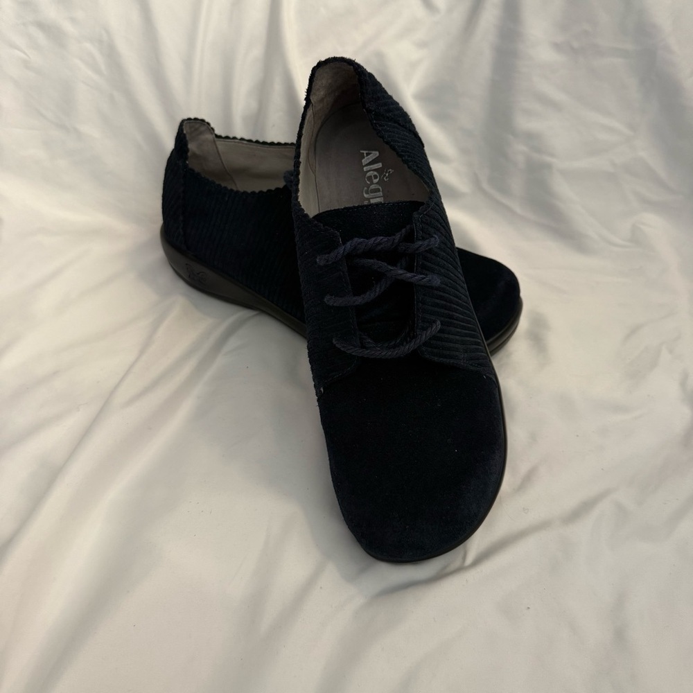 NWOT Alegria Pyper Capt Corduroy and Suede Slip Resistant Lace Up Shoes
